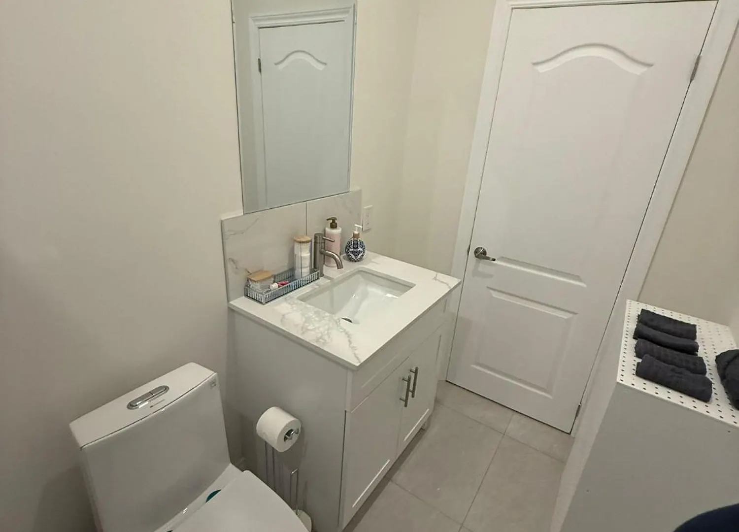 Homestay Top Location In Dt Toronto- Cn Tower View